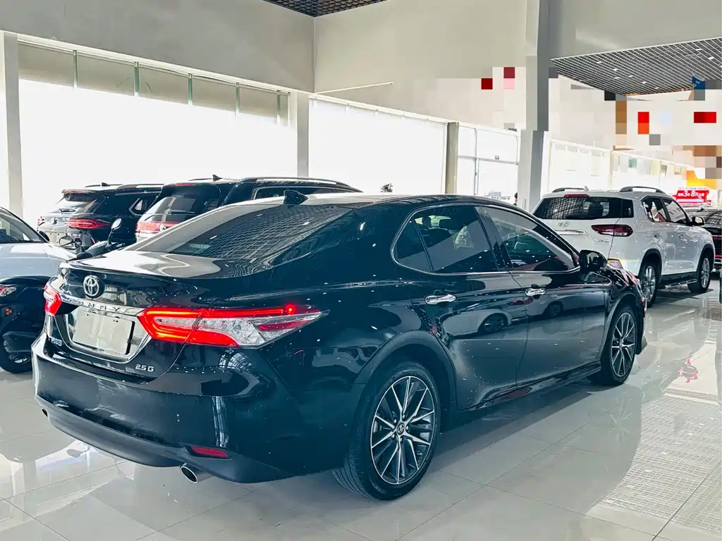 Toyota Camry 2023 — фото 11