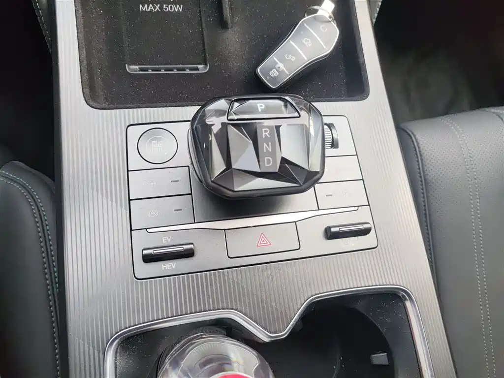 BYD L DM-i 2025 — фото 21