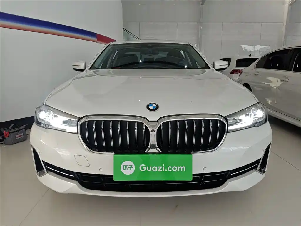 BMW 5 Series 2023 — фото 19