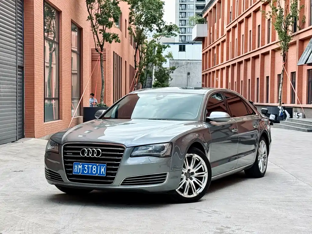 Audi A8 2013 — фото 1