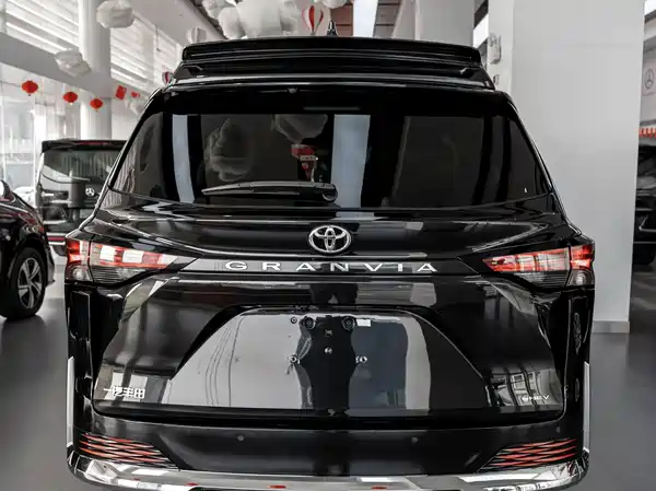Toyota Granvia 2024