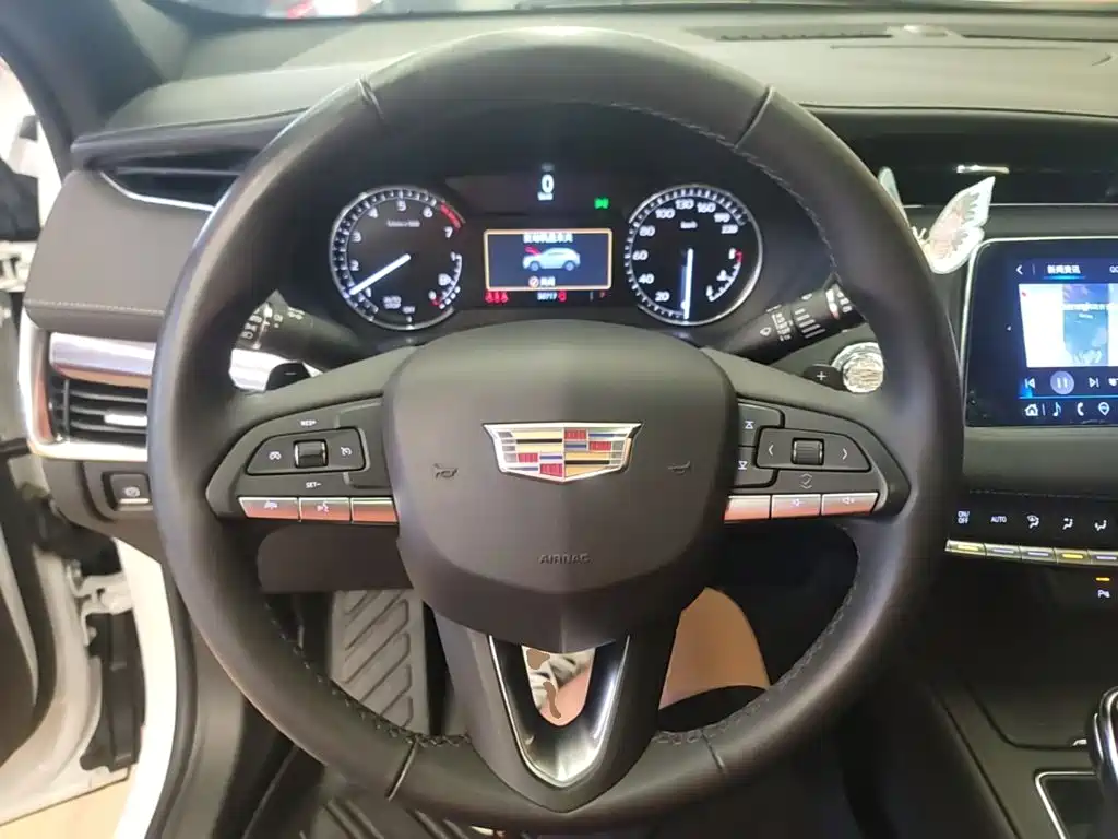 Cadillac XT4 2023 — фото 11