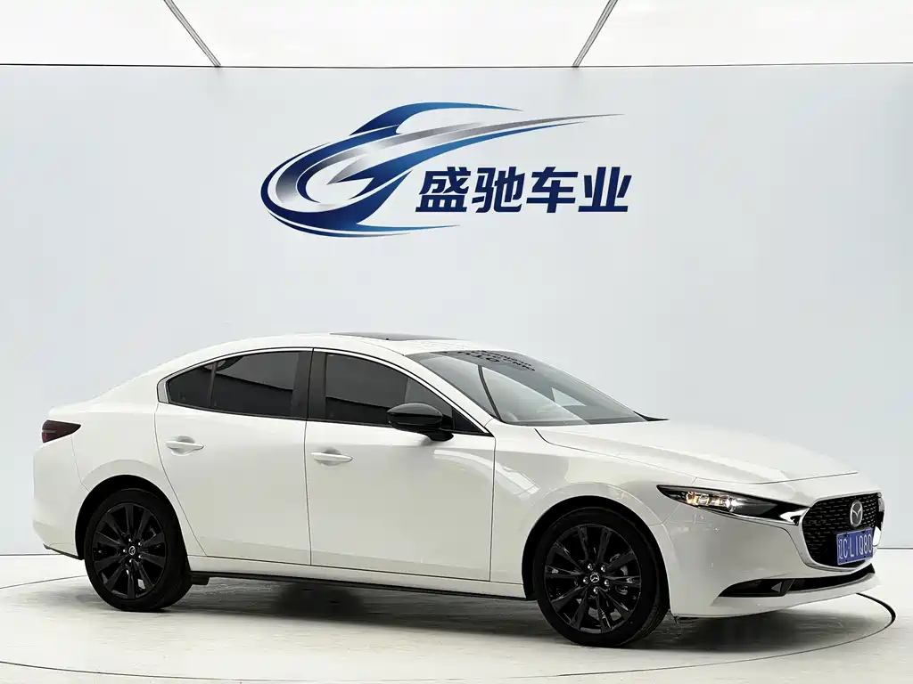 Mazda 3 Axela 2022 — фото 3