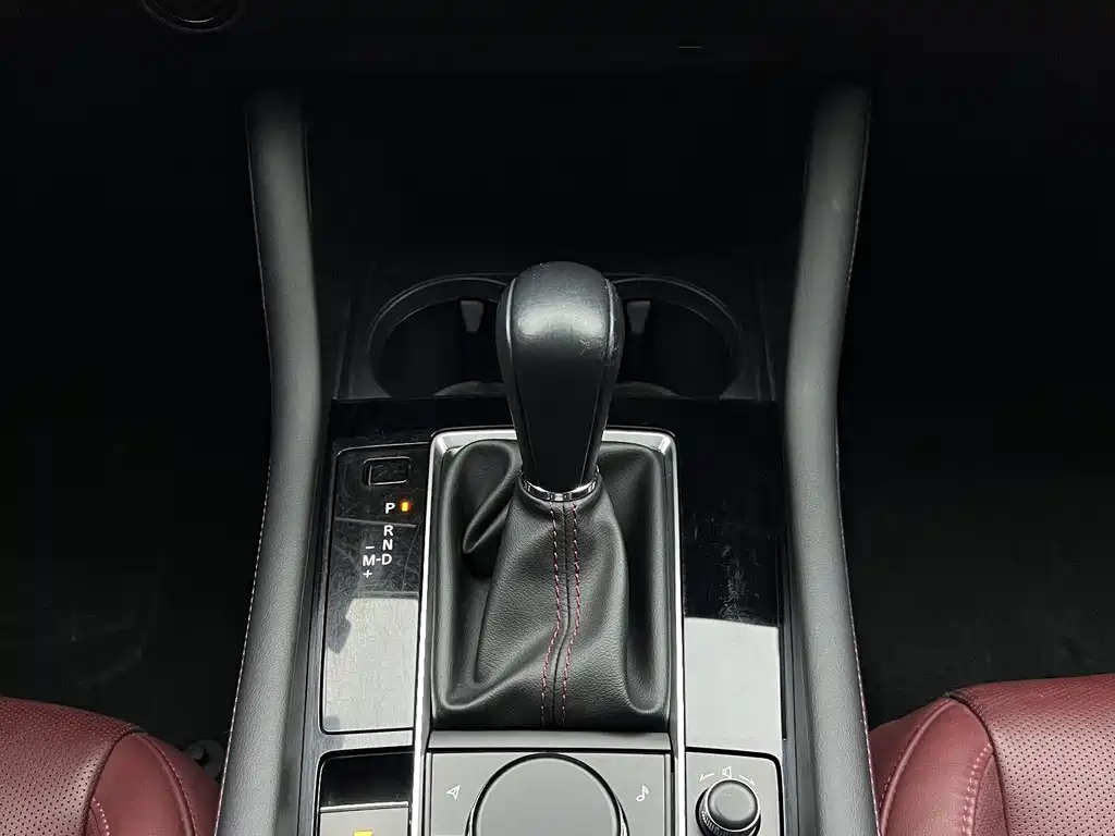 Mazda 3 Axela 2022 — фото 10