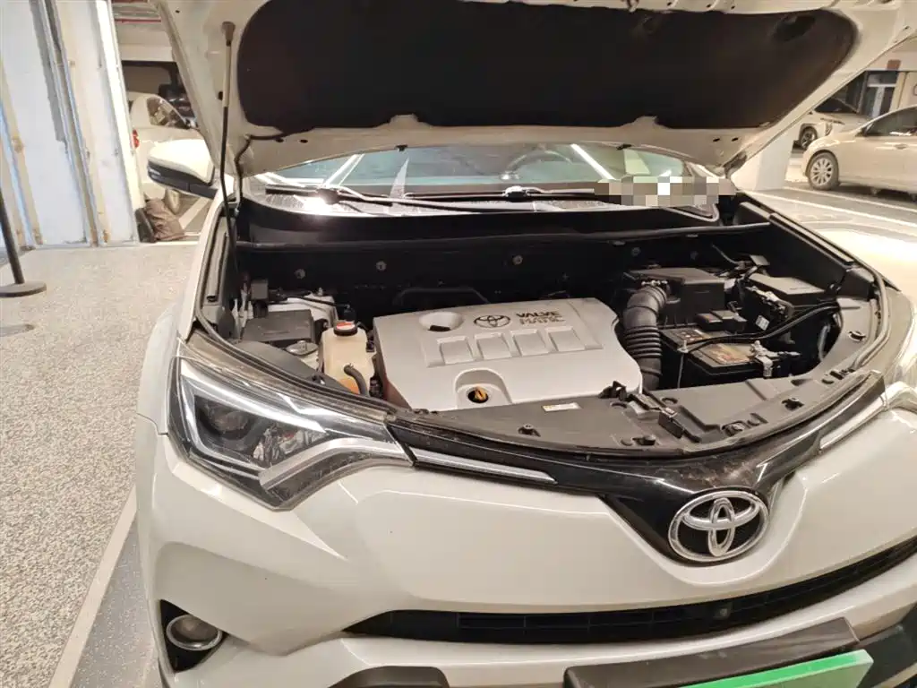 Toyota RAV4 2018 — фото 21