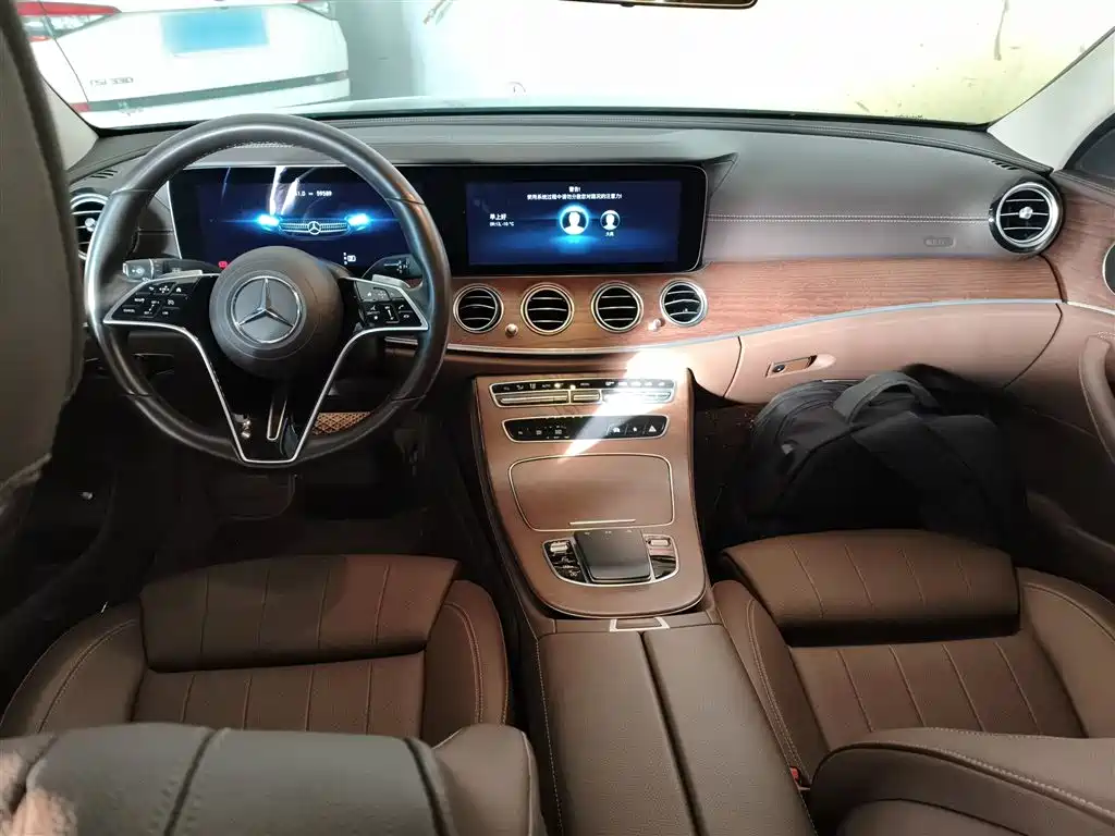 Mercedes-Benz E-Class 2023 — фото 11