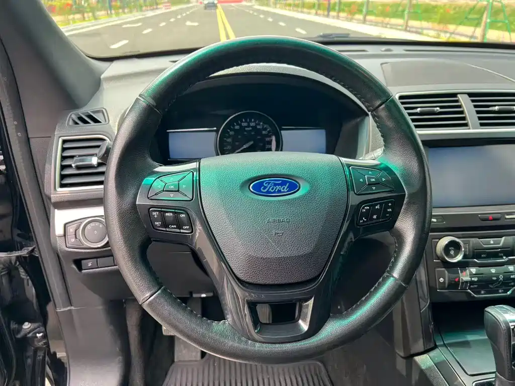 Ford Explorer 2015 — фото 15