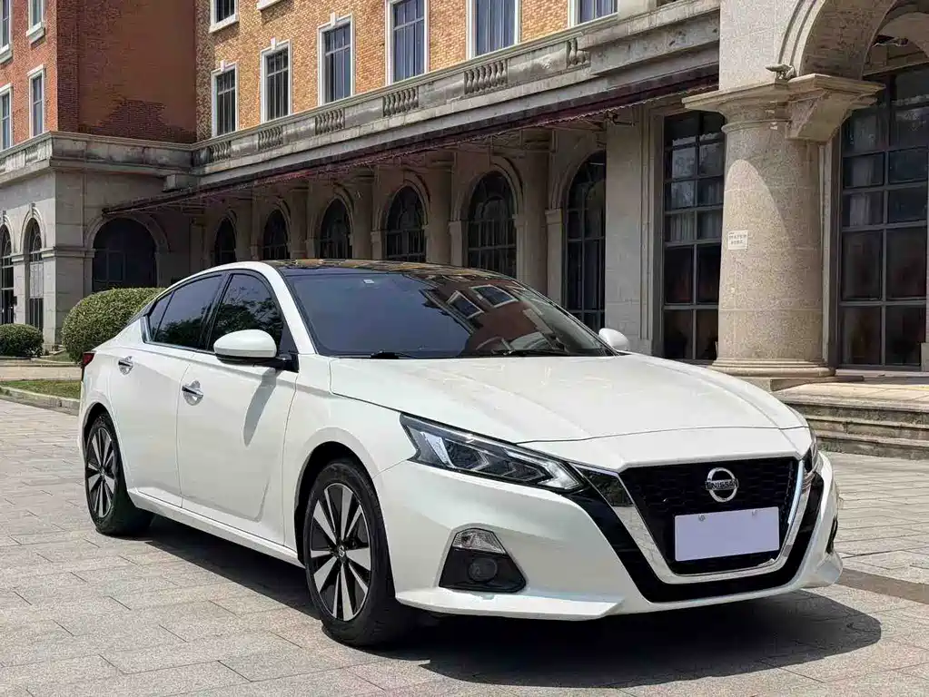 Nissan Teana 2022 — фото 1