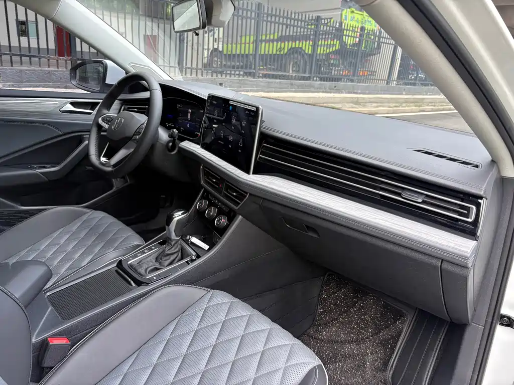 Volkswagen Sagitar 2025