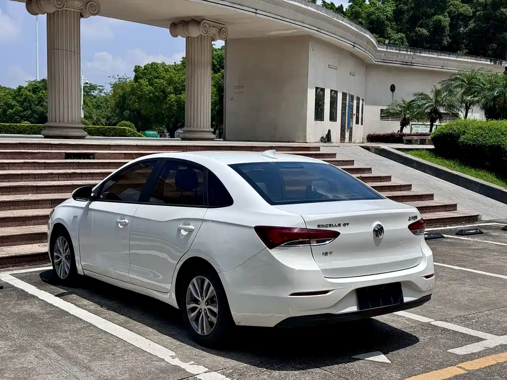 Buick Excelle 2018 — фото 10
