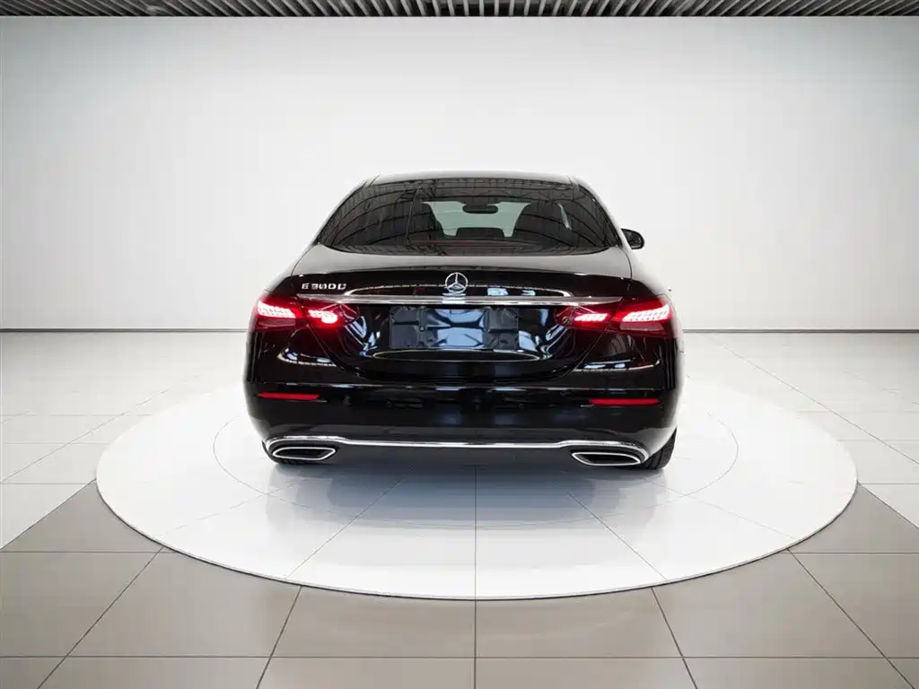 Mercedes-Benz E-Class 2022 — фото 22