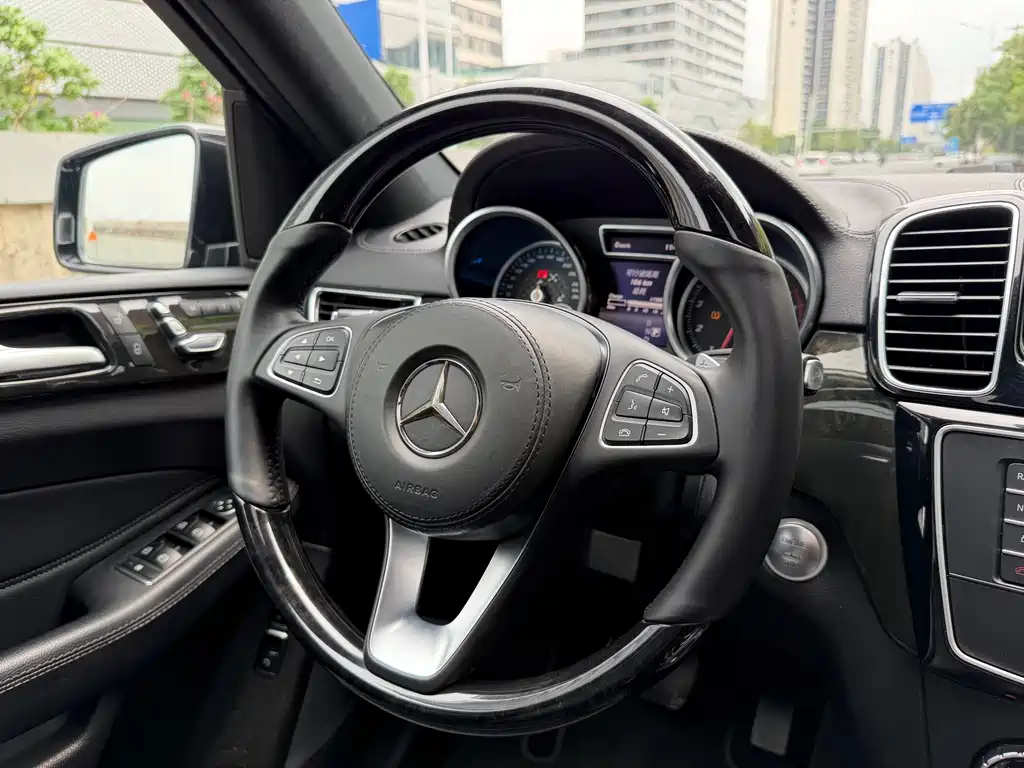 Mercedes-Benz GLS 2017 — фото 31