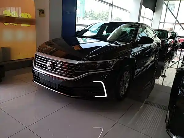 Volkswagen Passat Plug-In Hybrid 2026