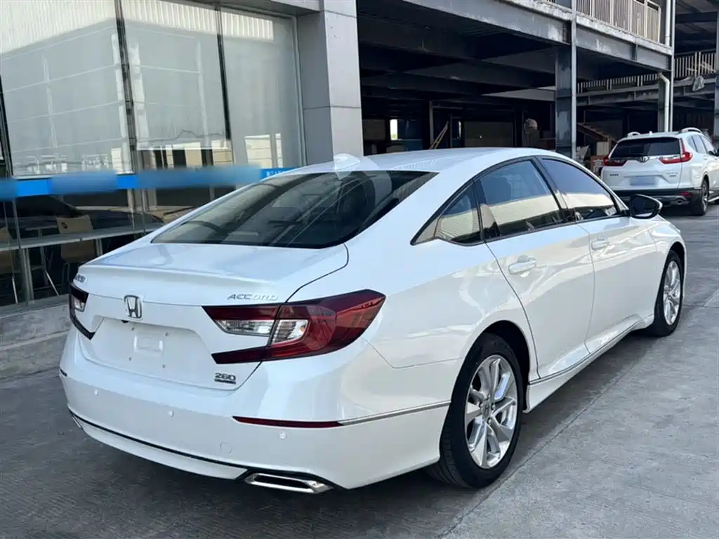 Honda Accord 2018 — фото 25