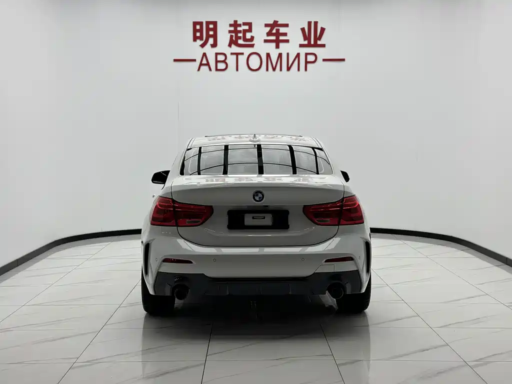 BMW 1 Series 2022 — фото 10