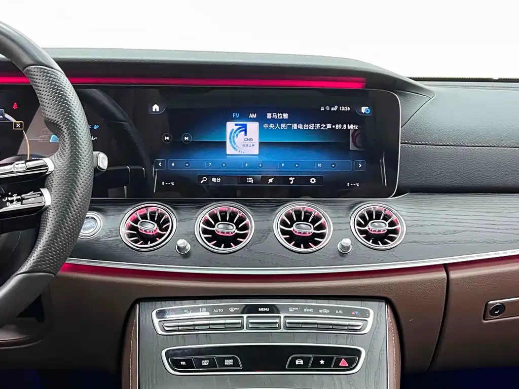 Mercedes-Benz E-Class 2022 — фото 18
