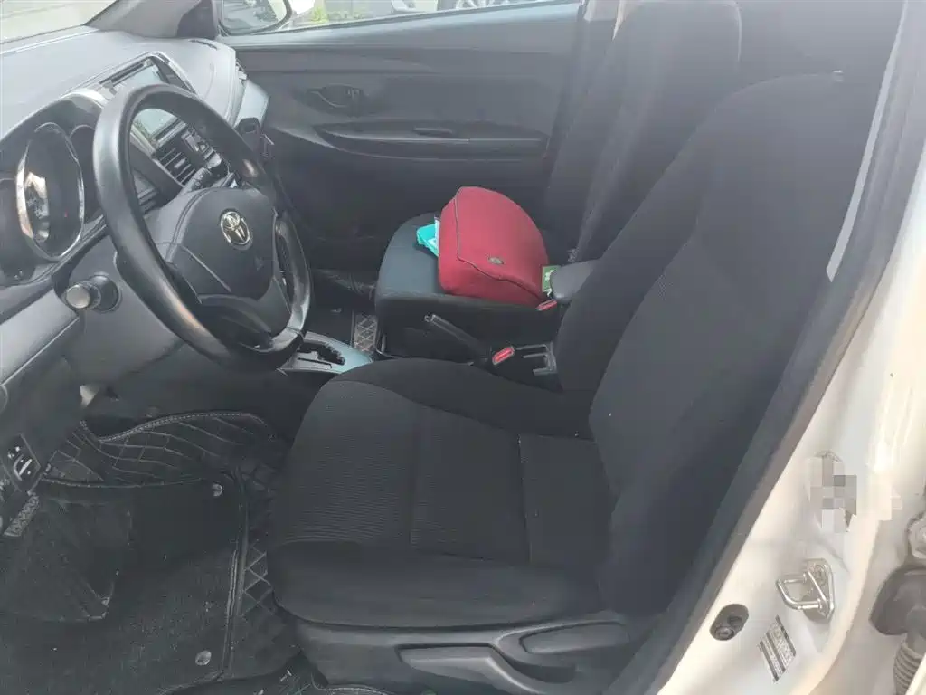 Toyota Yaris L 2018 — фото 11