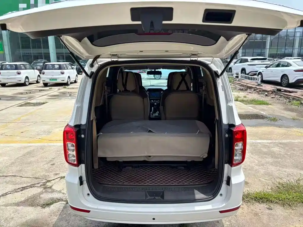 Wuling Hongguang 2019 — фото 19