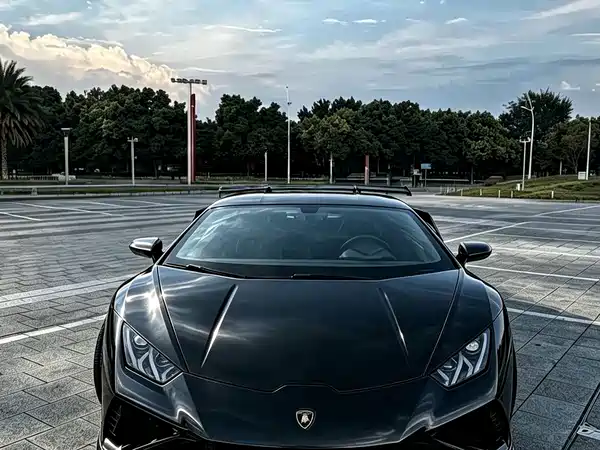 Lamborghini Huracan 2021