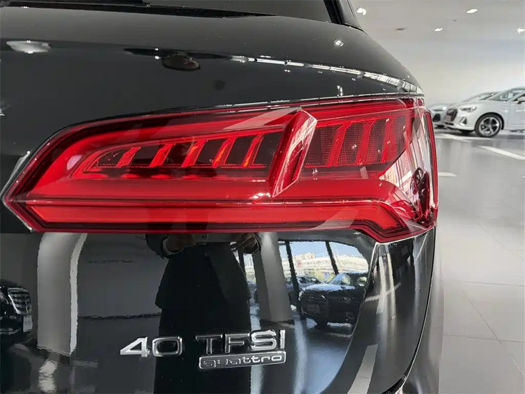 Audi Q5L 2020 — фото 12