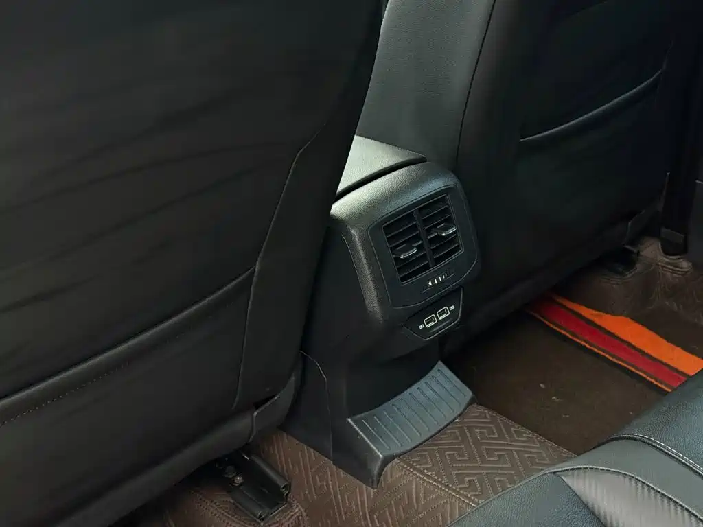 Volkswagen T-Roc 2023 — фото 15