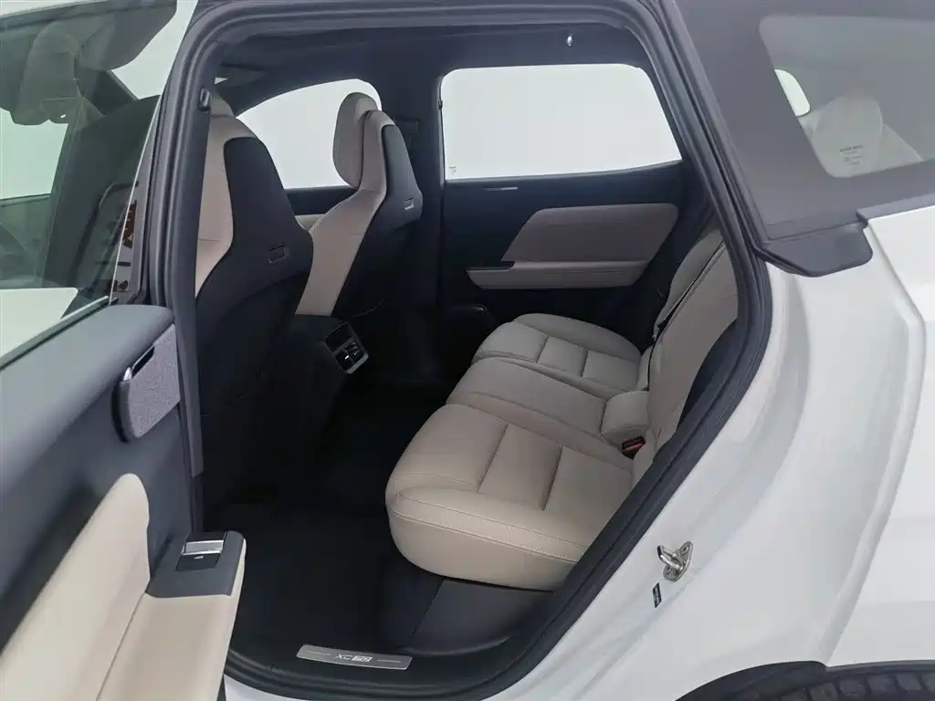 Volvo XC70 PHEV 2026 — фото 15
