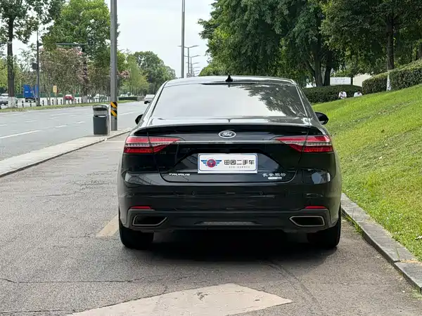 Ford Taurus 2020