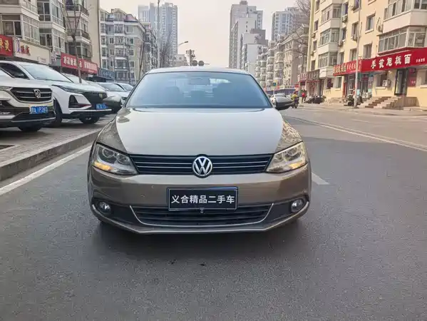 Volkswagen Sagitar 2012