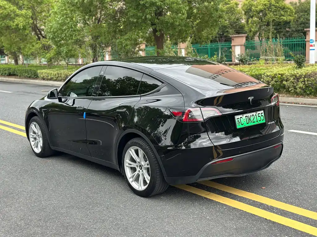 Tesla Model Y 2022 — фото 9