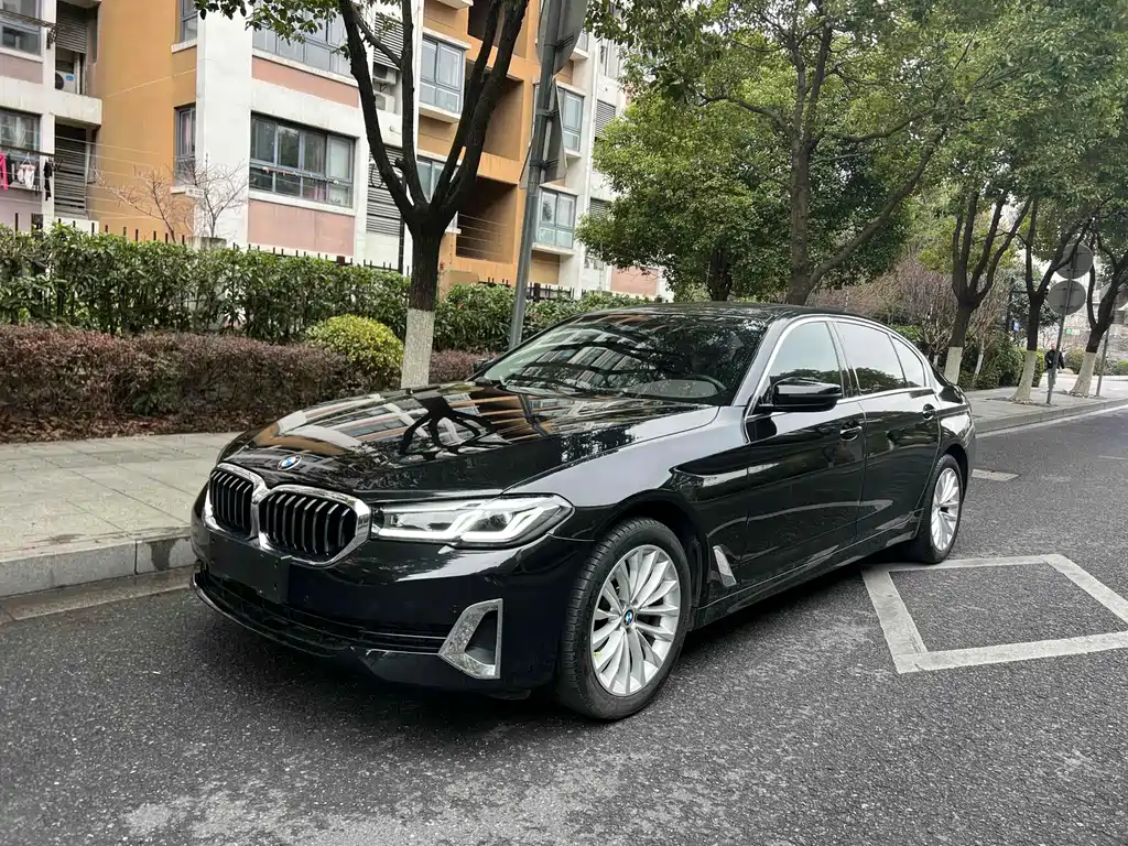 BMW 5 Series 2021 — фото 1