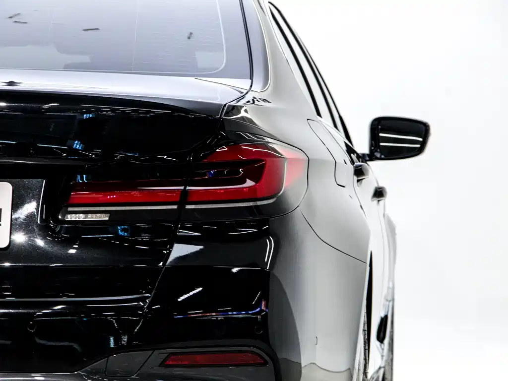 BMW 5 Series 2023 — фото 12
