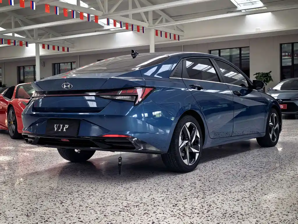 Hyundai Elantra 2022 — фото 18