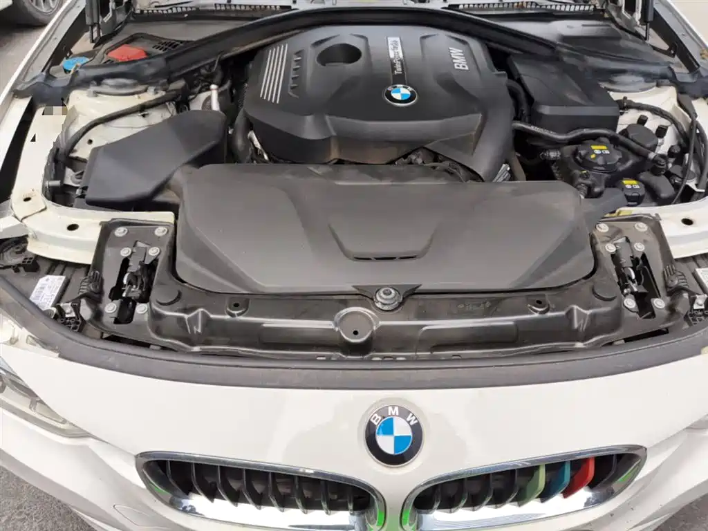 BMW 3 Series 2018 — фото 11