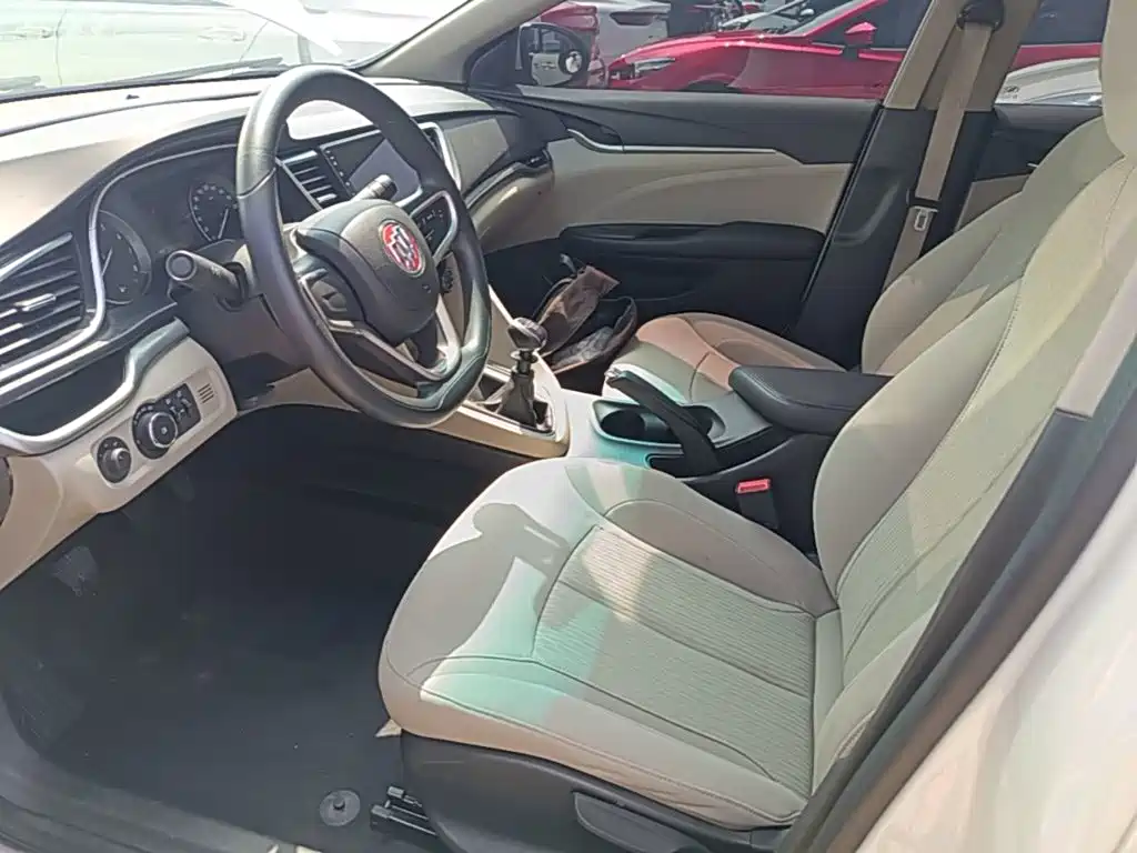 Buick Excelle 2017 — фото 15