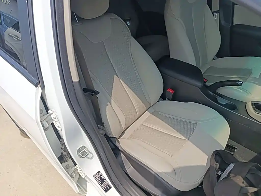 Buick Excelle 2017 — фото 25