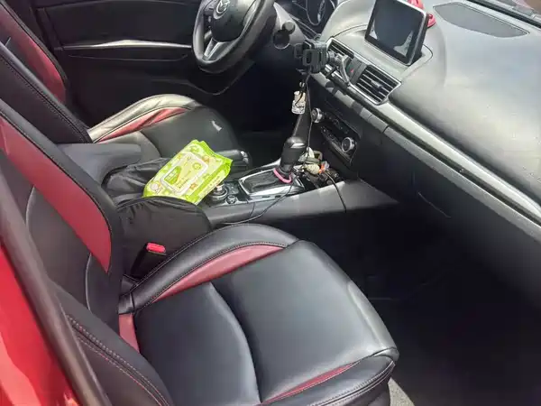 Mazda 3 Axela 2016