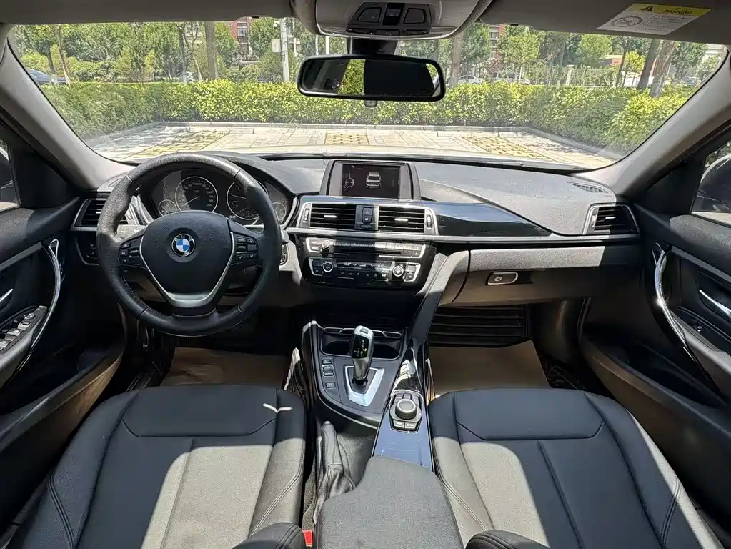 BMW 3 Series 2017 — фото 9