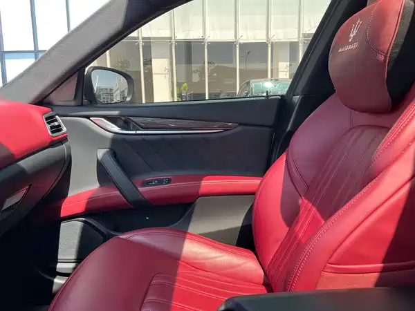 Maserati Ghibli 2021