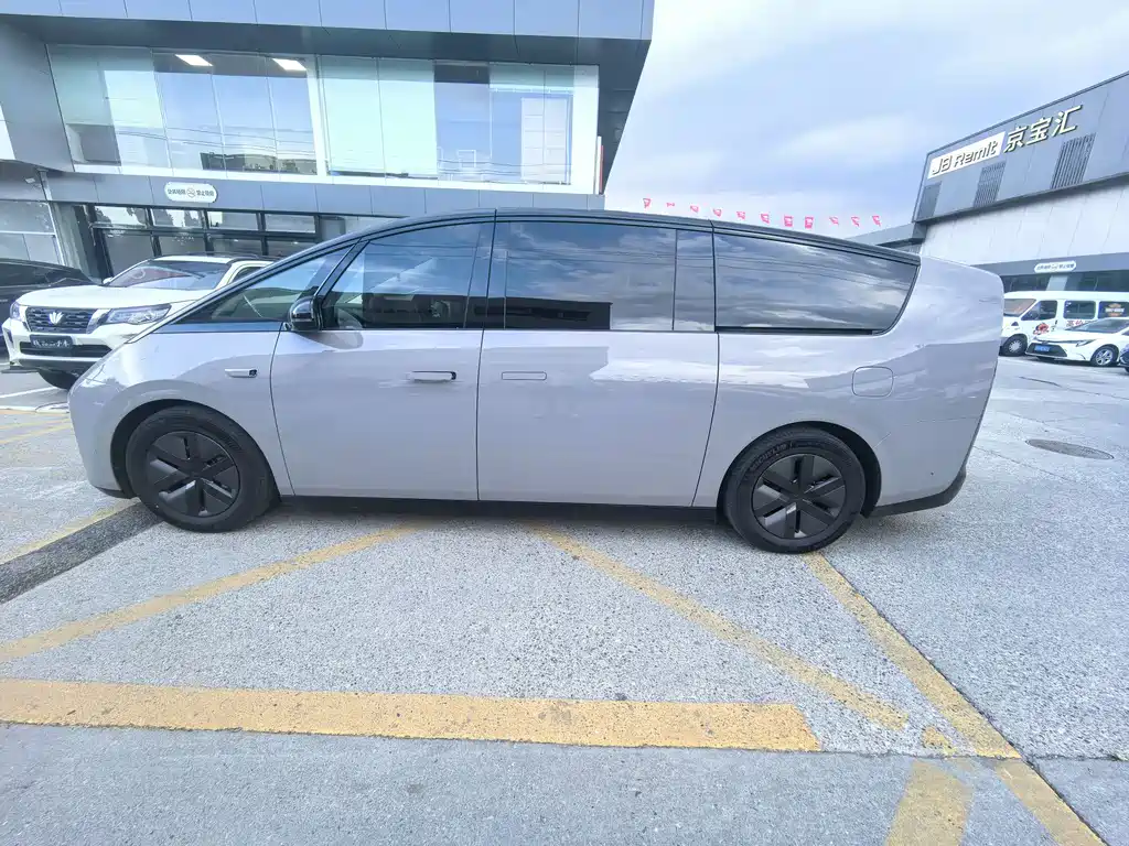 Li Auto Li MEGA 2024