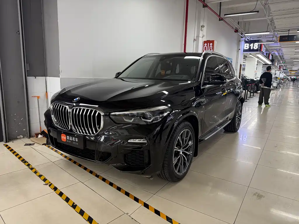 BMW X5 2021 — фото 1