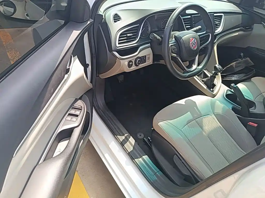 Buick Excelle 2017 — фото 16