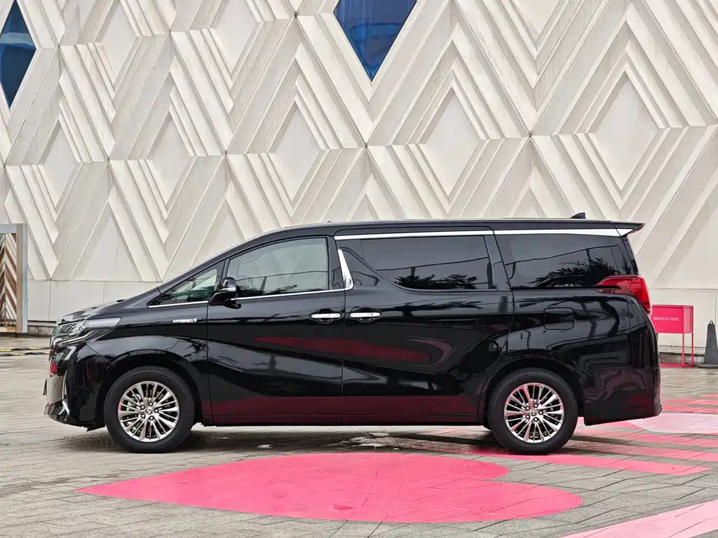 Toyota Alphard 2023 — фото 7
