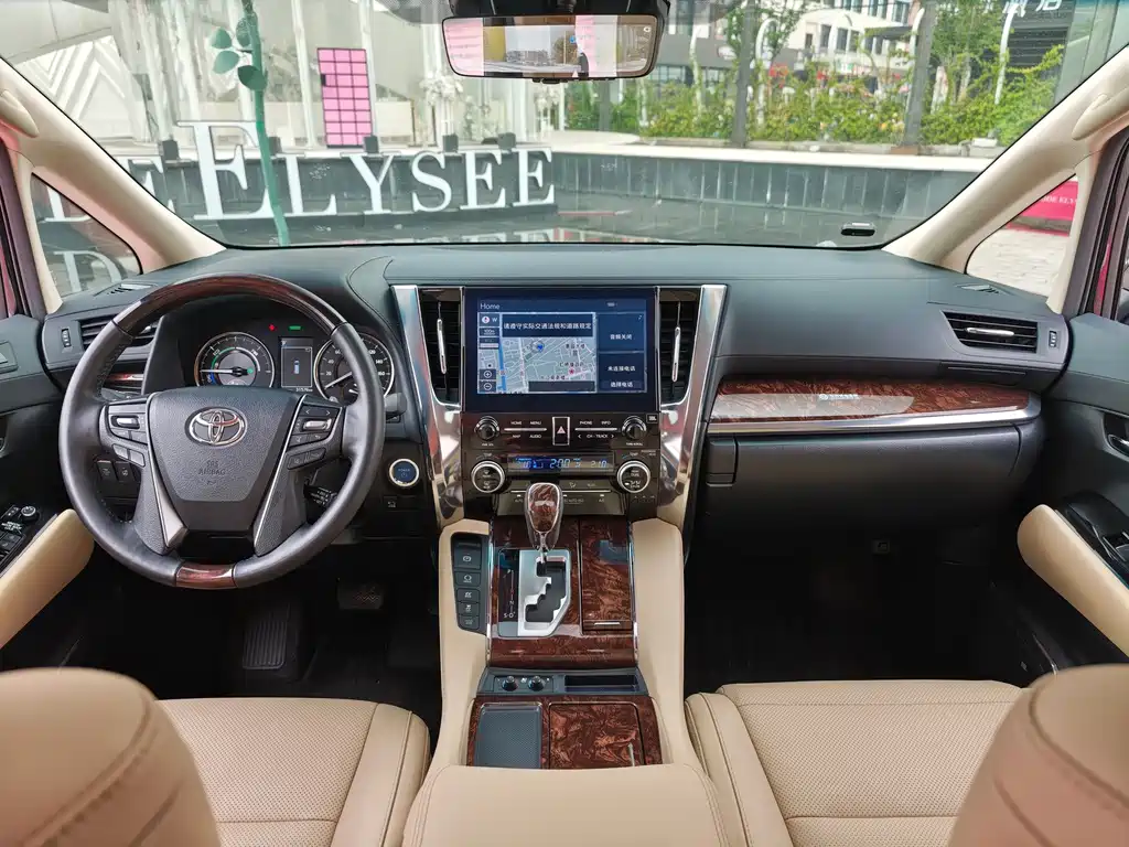 Toyota Alphard 2023 — фото 18
