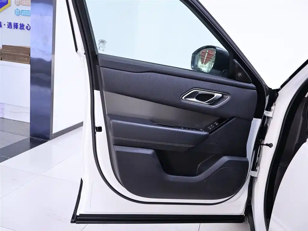 Land Rover Velar 2018 — фото 18