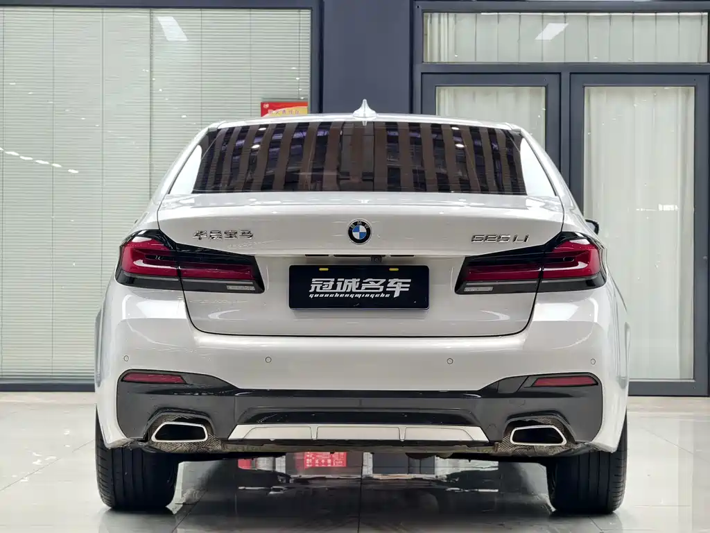 BMW 5 Series 2023 — фото 10