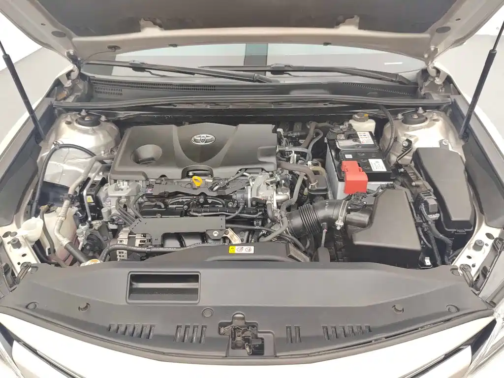 Toyota Camry 2018 — фото 16