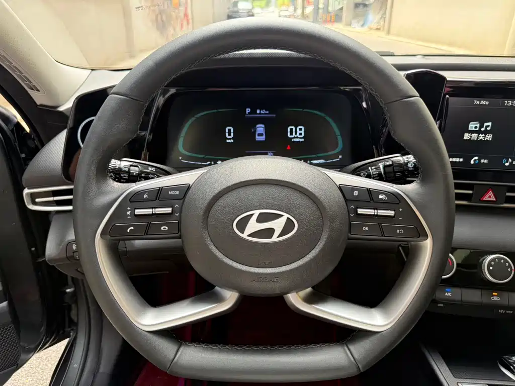 Hyundai Elantra 2024 — фото 11