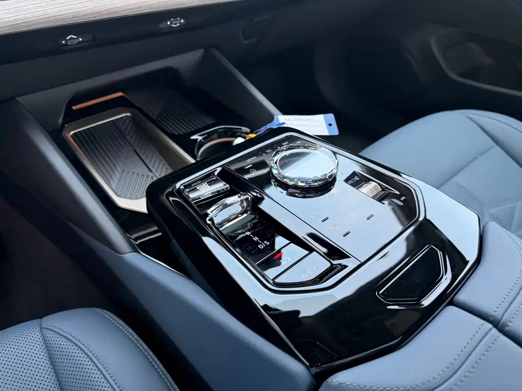 BMW 5 Series — фото 15