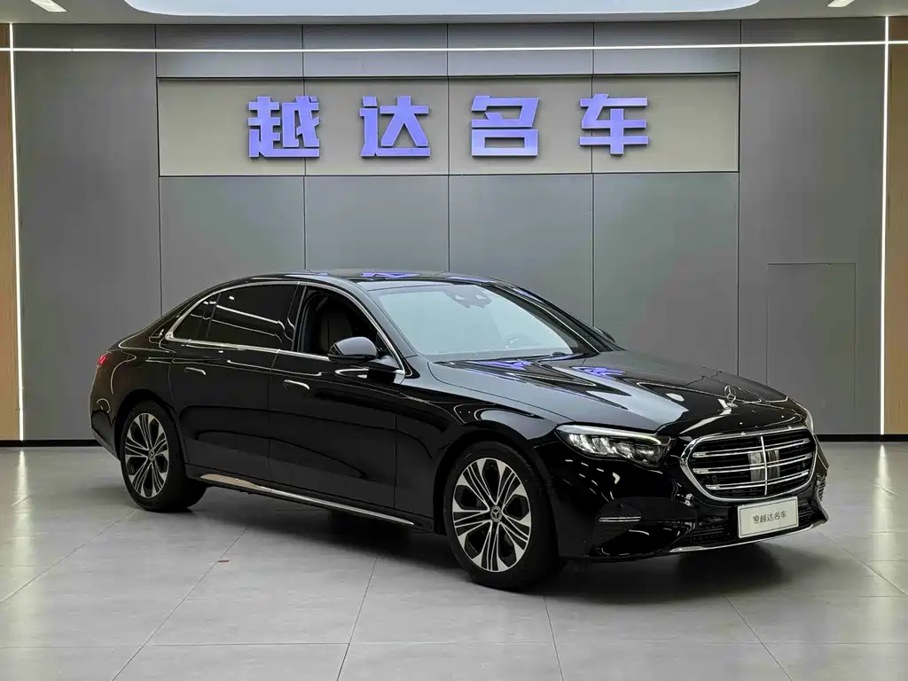 Mercedes-Benz E-Class 2025 — фото 3
