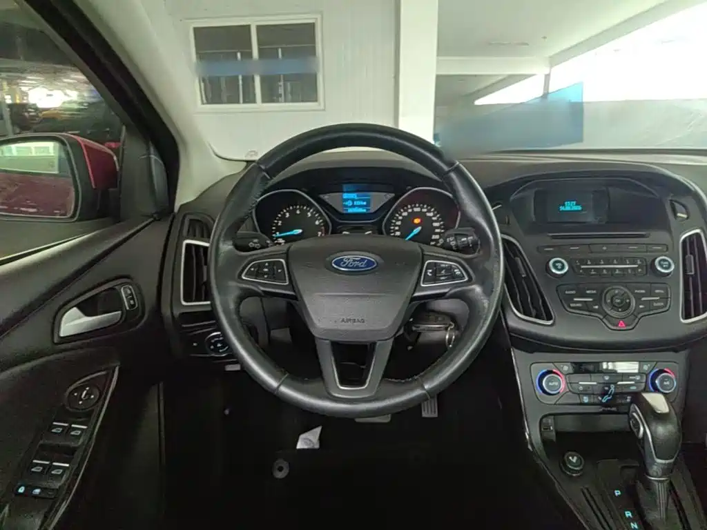 Ford Focus 2016 — фото 11